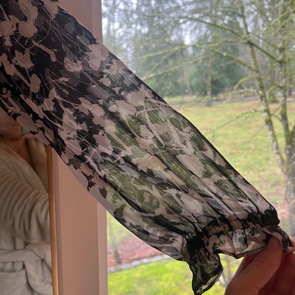 Simply Vera by Vera Wang black and white floral shear 3/4 sleeve short dress - Picture 3 of 4